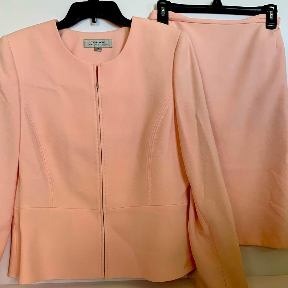 Tahari womens skirt suit